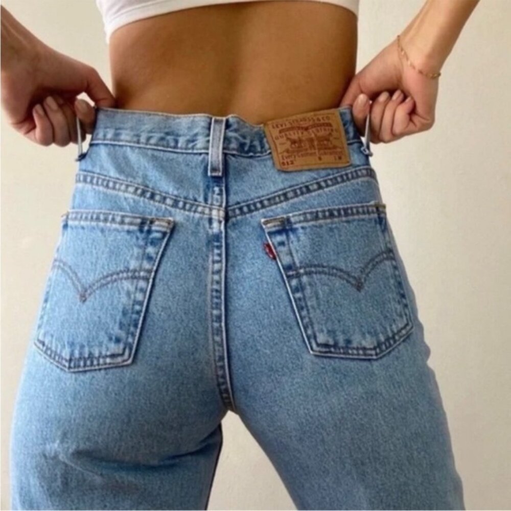 Vintage LEVI 550 Relaxed Fit Sky Blue Denim Jeans